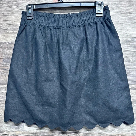 J. Crew Black Scalloped Mini Skirt for Casual Work Women’s Size 2 - Picture 1 of 4